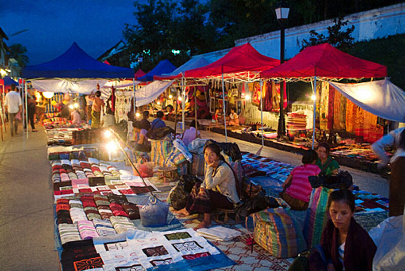 ir a los mercados de luang prabang