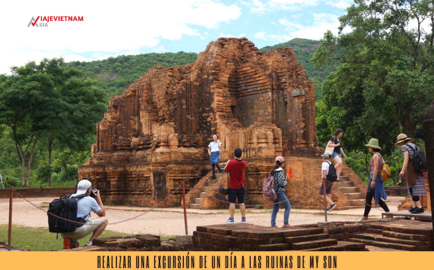 Realizar una excursión de un día a las ruinas de My Son