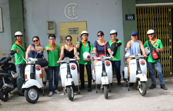 Ho Chi Minh Vespa tour medio día