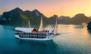 Deluxe por la bahía de Halong