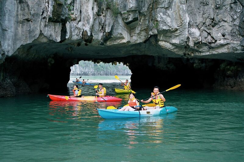 kayak para explorar la cueva de luon