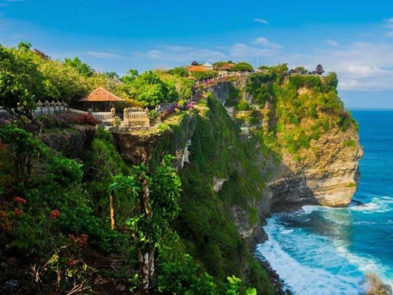 uluwatu templo en el acantilado